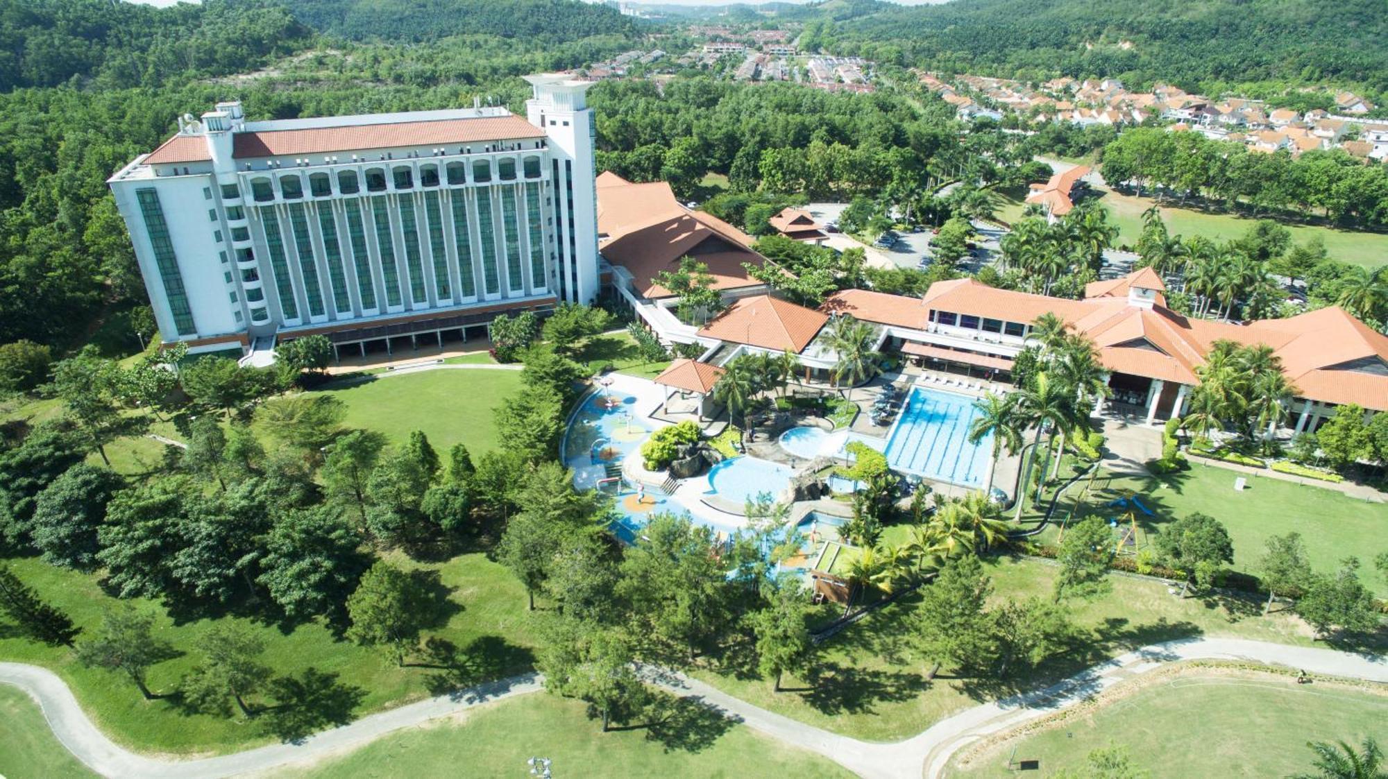 Nilai Springs Resort Hotel Exterior foto