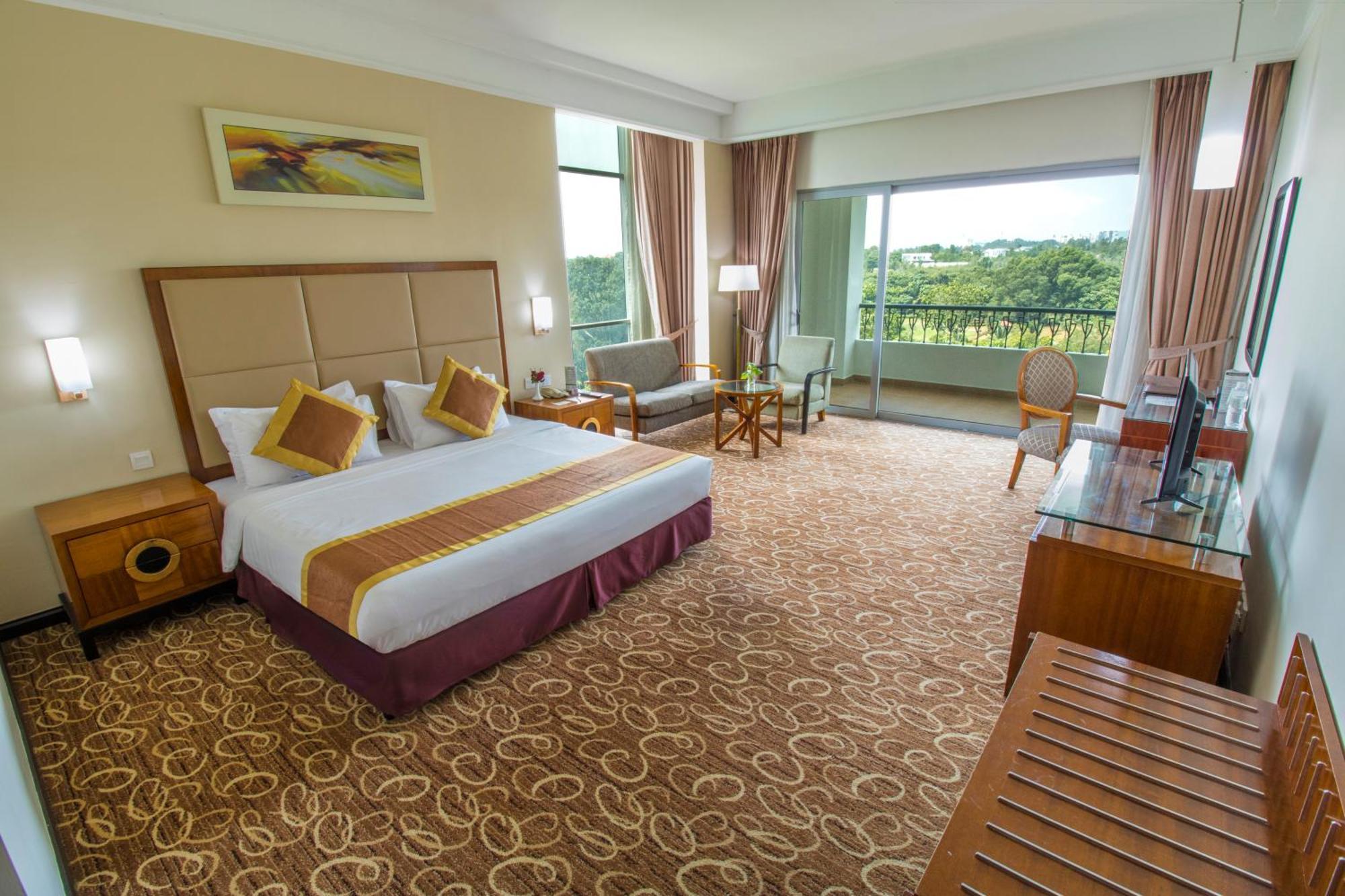 Nilai Springs Resort Hotel Exterior foto