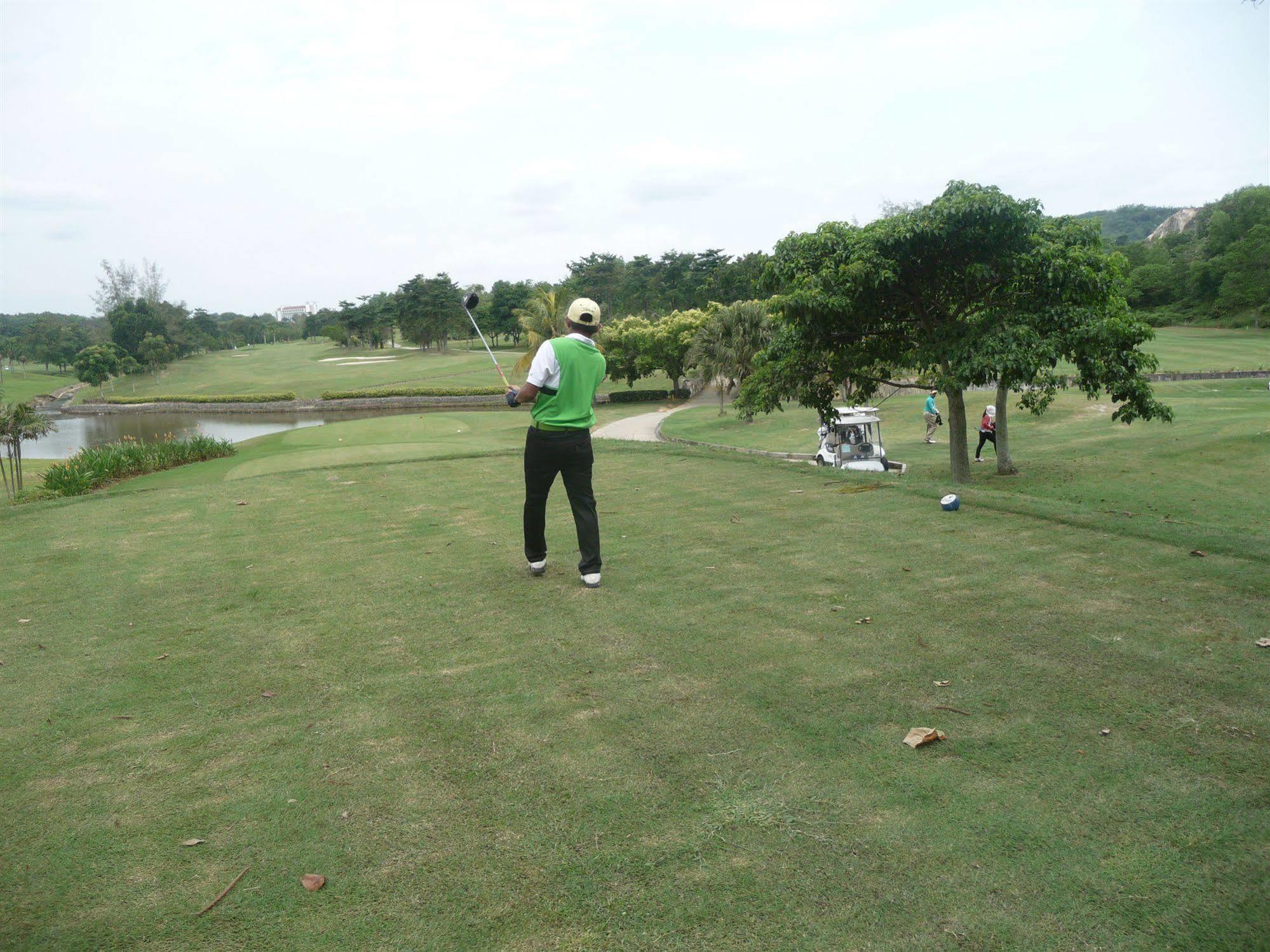 Nilai Springs Resort Hotel Exterior foto